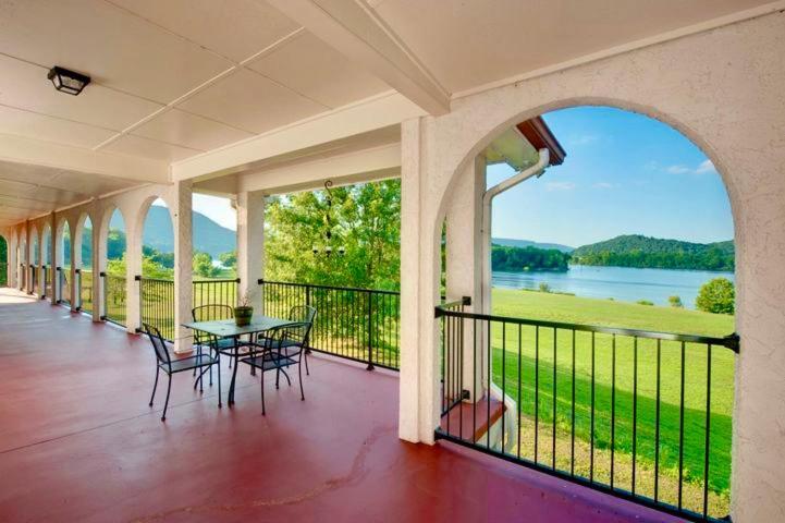 Elder Mountain Room At Tennessee Riverplace Чатануга Екстериор снимка